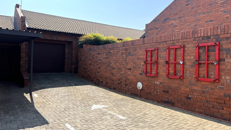 3 Bedroom Property for Sale in Langenhovenpark Free State